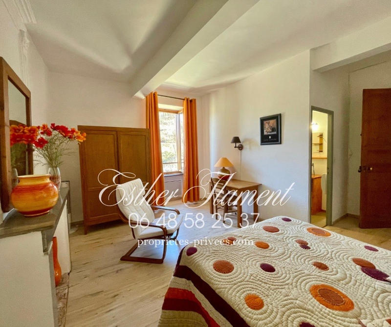 Maison - 337 m² - 9 pièces