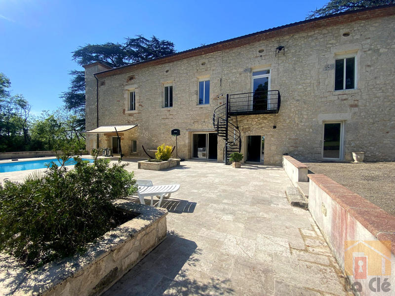 Maison - 450 m² - 11 pièces