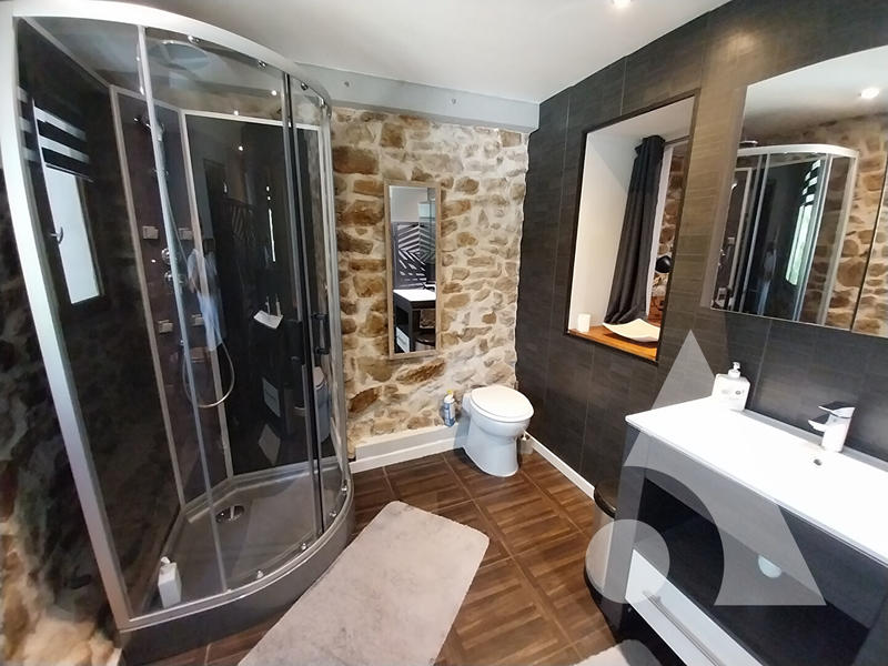 Maison - 210 m² - 6 pièces