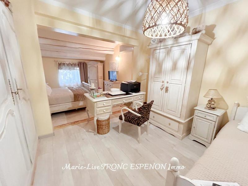 Maison - 210 m² - 8 pièces
