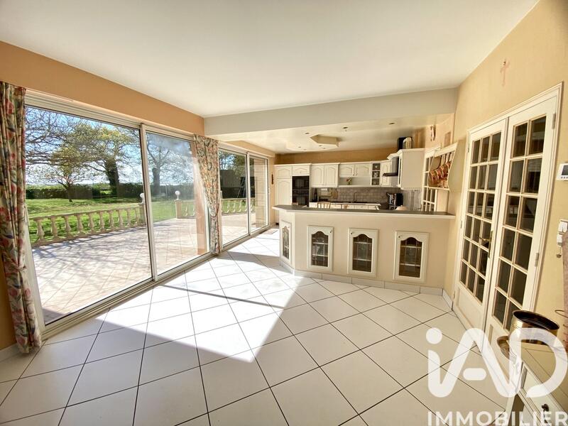 Maison - 222 m² - 7 pièces