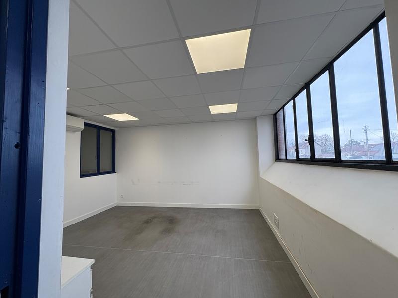 Bureau - 150 m² - 4 pièces