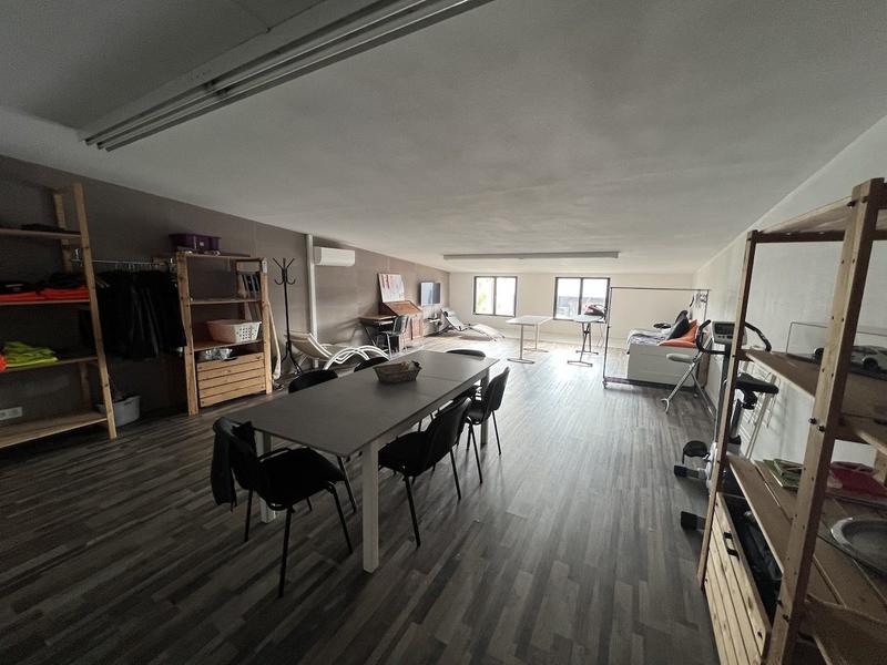 Local commercial - 240 m² - 5 pièces