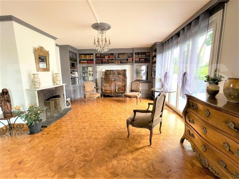 Maison - 240 m² - 12 pièces