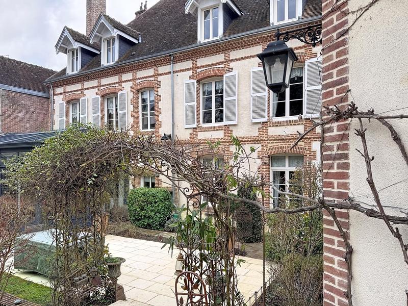 Maison de maîtres - 300 m² - 8 pièces