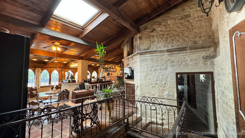 Propriété - 402 m² - 8 pièces