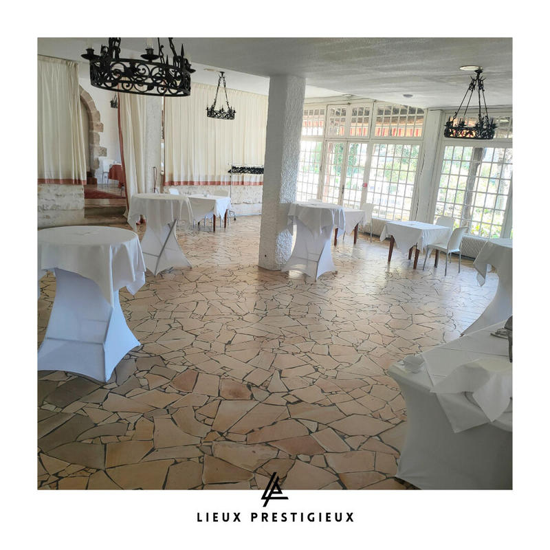 Demeure - 1 500 m² - 55 pièces