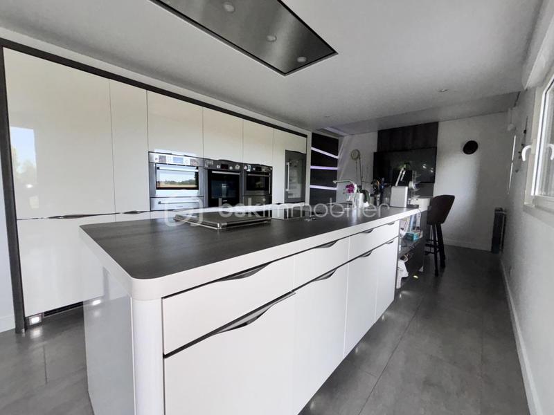 Pavillon - 199 m² - 9 pièces