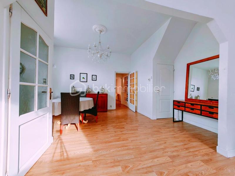Maison - 140 m² - 5 pièces