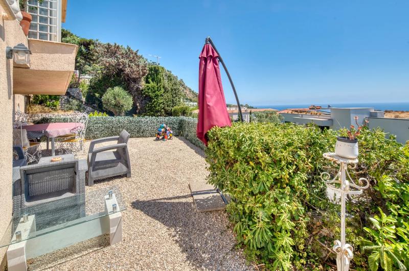 Villa - 347 m² - 9 pièces