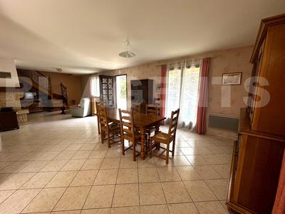 Maison - 233 m² - 9 pièces