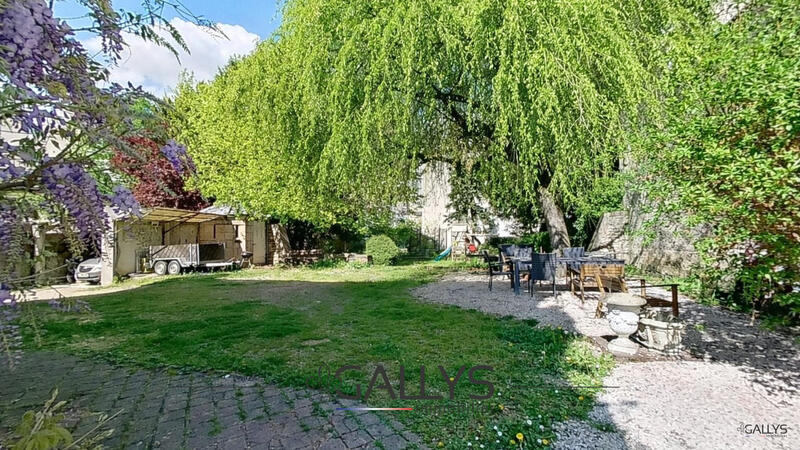 Maison - 205 m² - 7 pièces