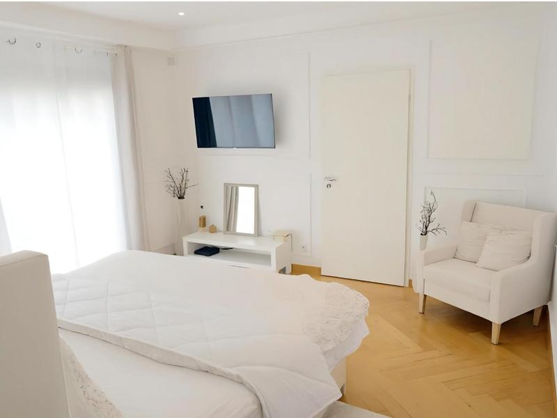 Maison - 310 m² - 9 pièces