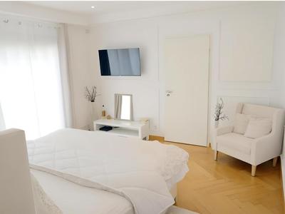 Maison - 310 m² - 9 pièces