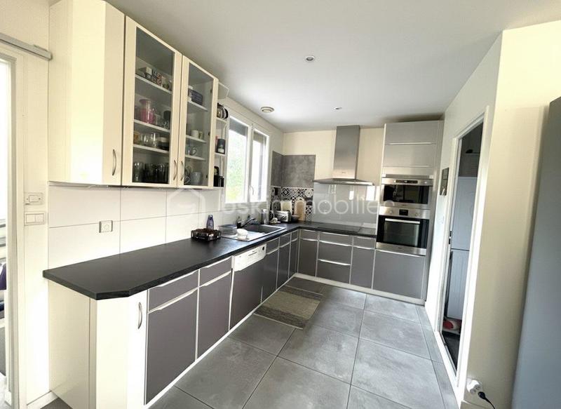 Propriété - 227 m² - 9 pièces