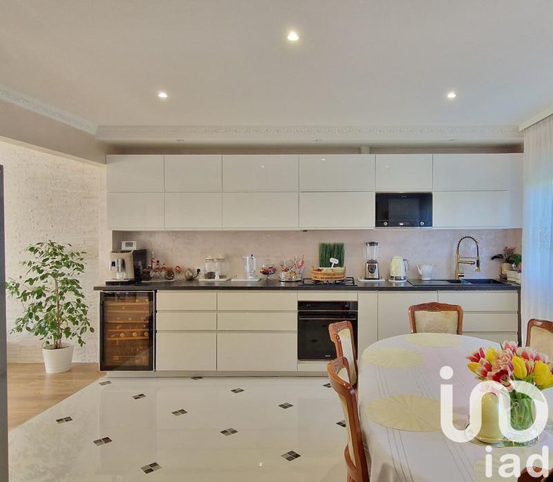 Maison - 191 m² - 8 pièces