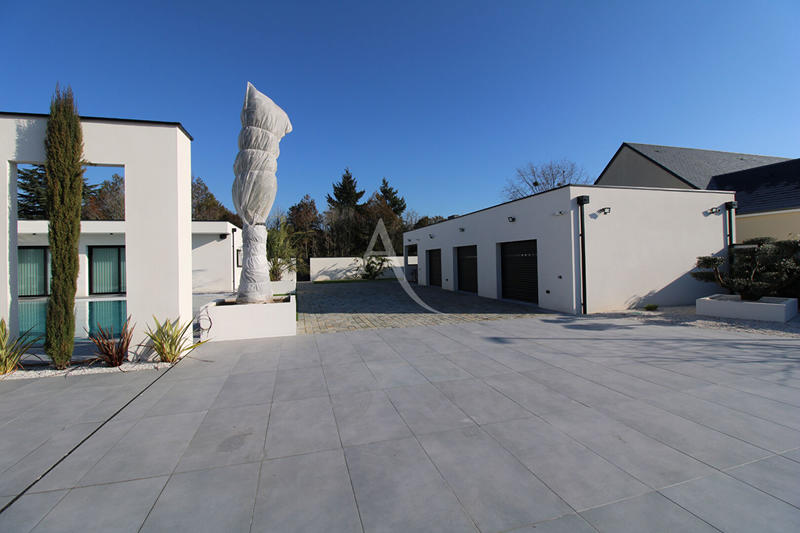 Maison - 330 m² - 11 pièces