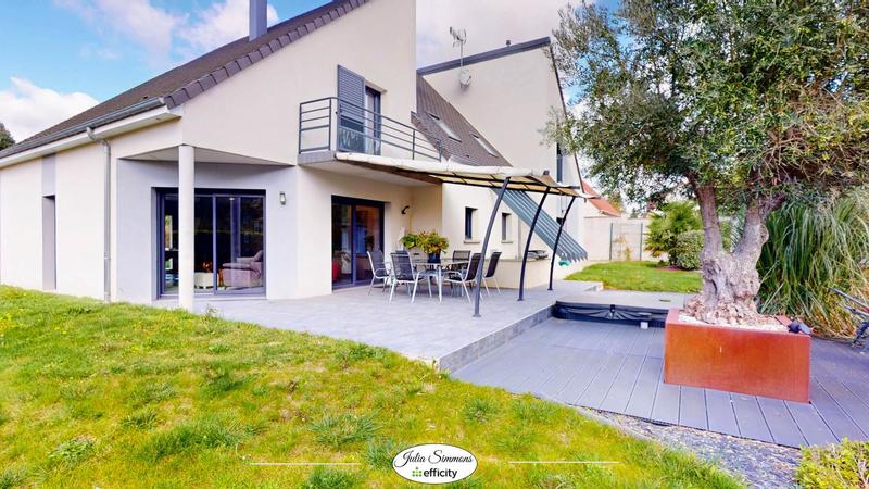 Villa - 227 m² - 8 pièces