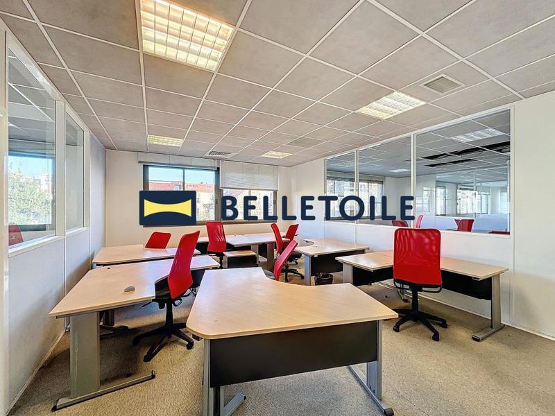 Bureau - 2 450 m²