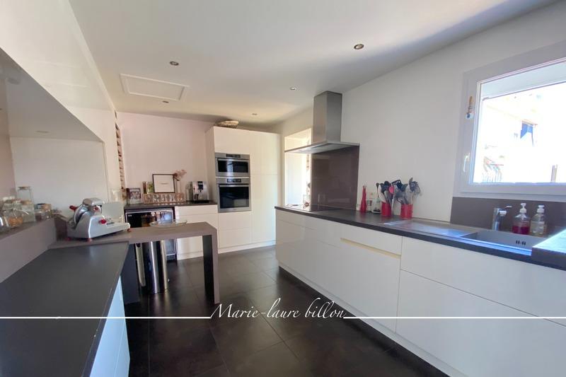 Maison - 199 m² - 7 pièces