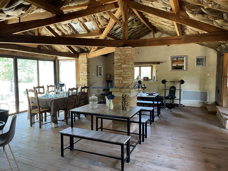 Maison - 221 m² - 11 pièces