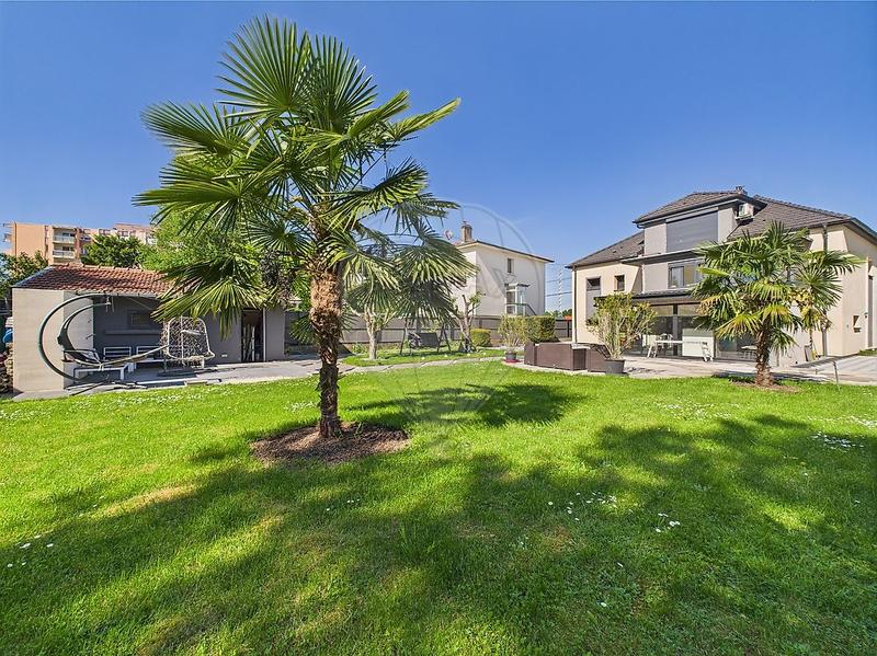 Maison - 255 m² - 6 pièces