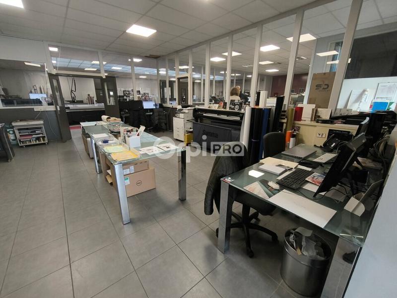 Local d'activité / Entrepôt - 889 m²