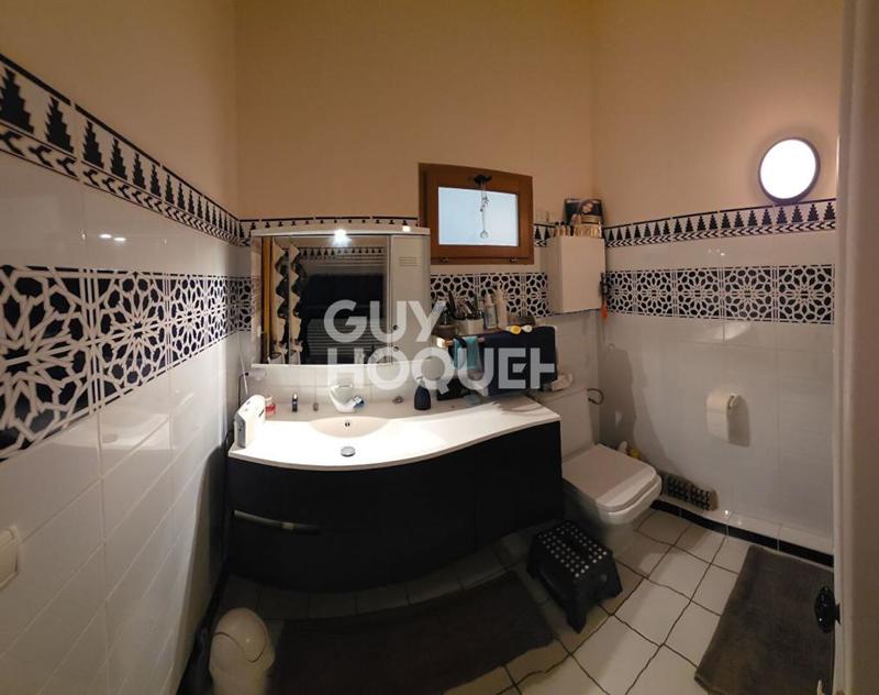 Maison - 324 m² - 8 pièces