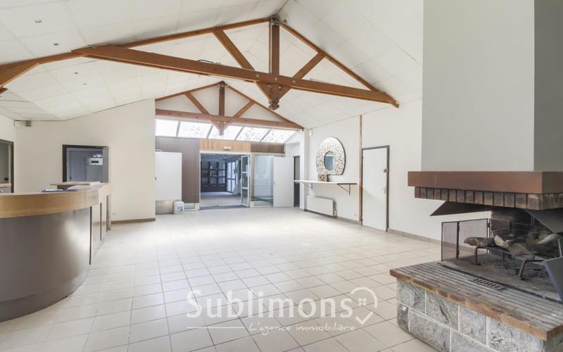 Local commercial - 1 140 m² - 14 pièces