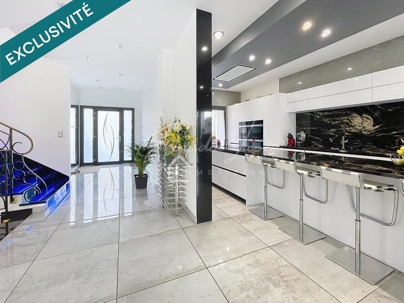 Maison - 368 m² - 9 pièces