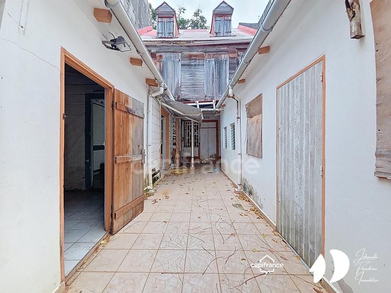 Immeuble - 195 m² - 10 pièces