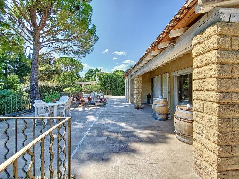 Maison - 210 m² - 6 pièces