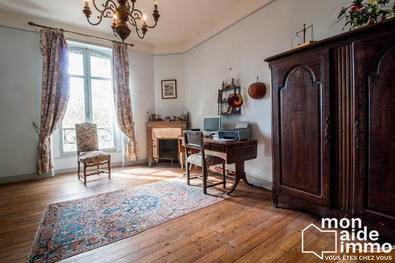 Maison - 230 m² - 10 pièces