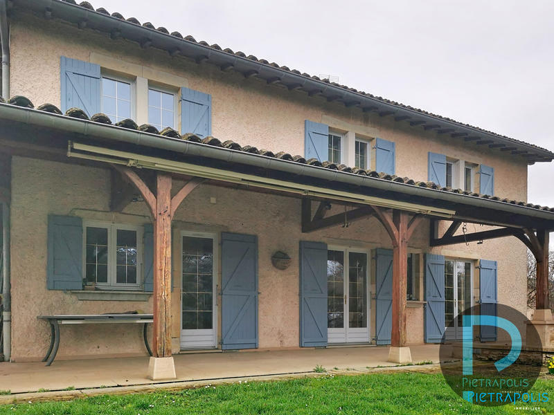 Maison - 280 m² - 9 pièces