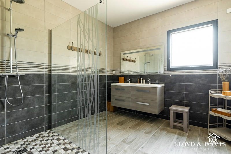 Maison - 180 m² - 5 pièces