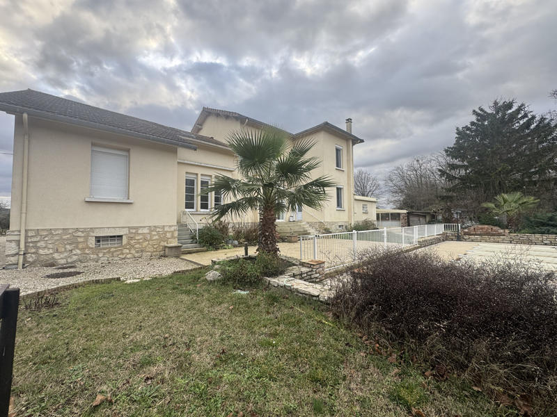 Propriété - 280 m² - 9 pièces