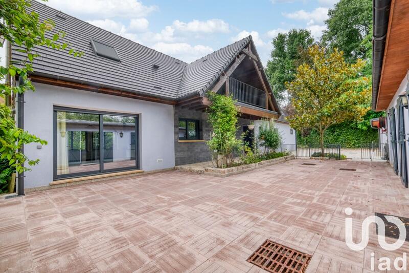 Maison - 200 m² - 7 pièces