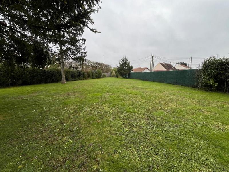 Terrain constructible - 749 m²