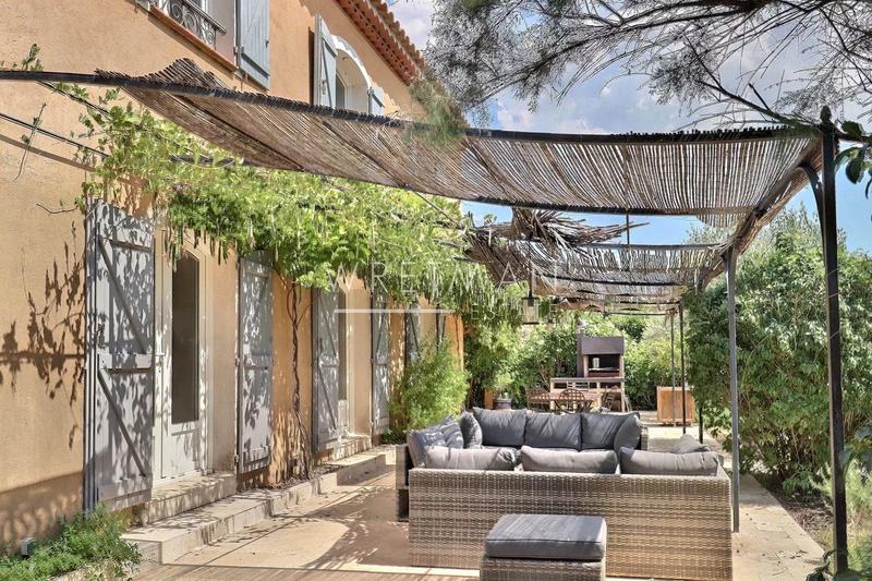 Villa - 232 m² - 9 pièces