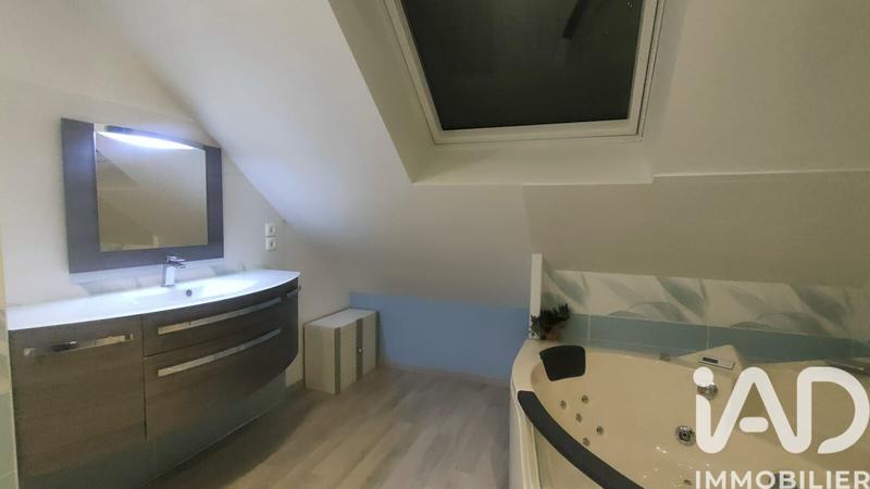 Maison - 137 m² - 8 pièces