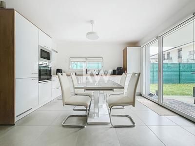 Maison - 95 m² - 4 pièces