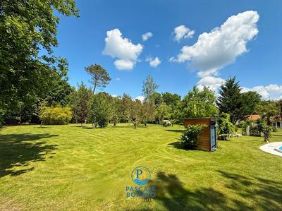 Maison - 324 m² - 13 pièces