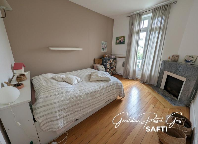 Maison - 220 m² - 8 pièces