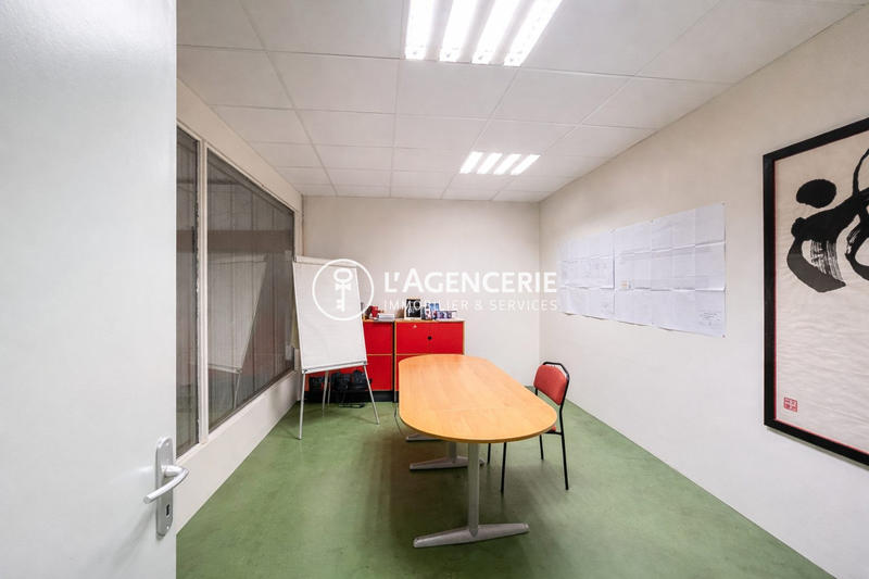 Local d'activités - 1 800 m²