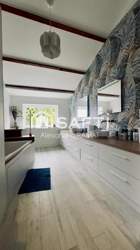 Maison - 300 m² - 8 pièces