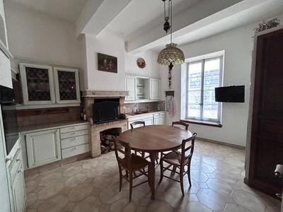 Maison - 318 m² - 8 pièces