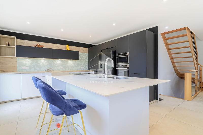 Maison - 163 m² - 7 pièces