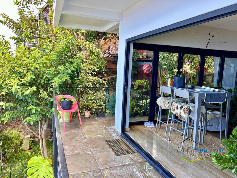 Maison - 206 m² - 7 pièces