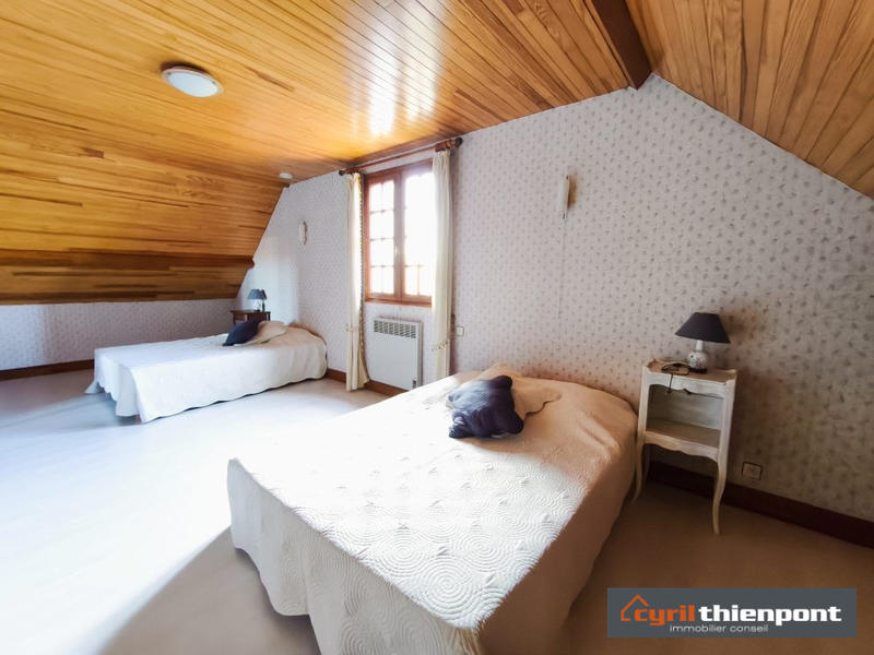 Maison - 230 m² - 7 pièces