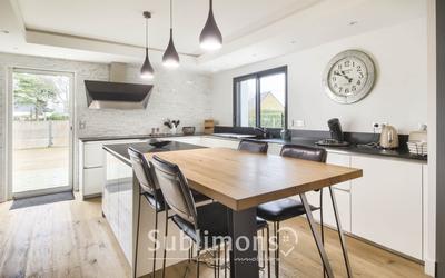 Maison - 250 m² - 8 pièces